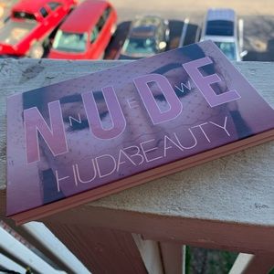 Huda Beauty New Nudes palette